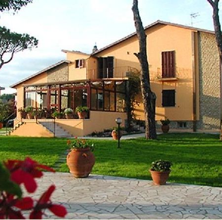 B&B Villa Acero Marina Di Carrara Exterior photo